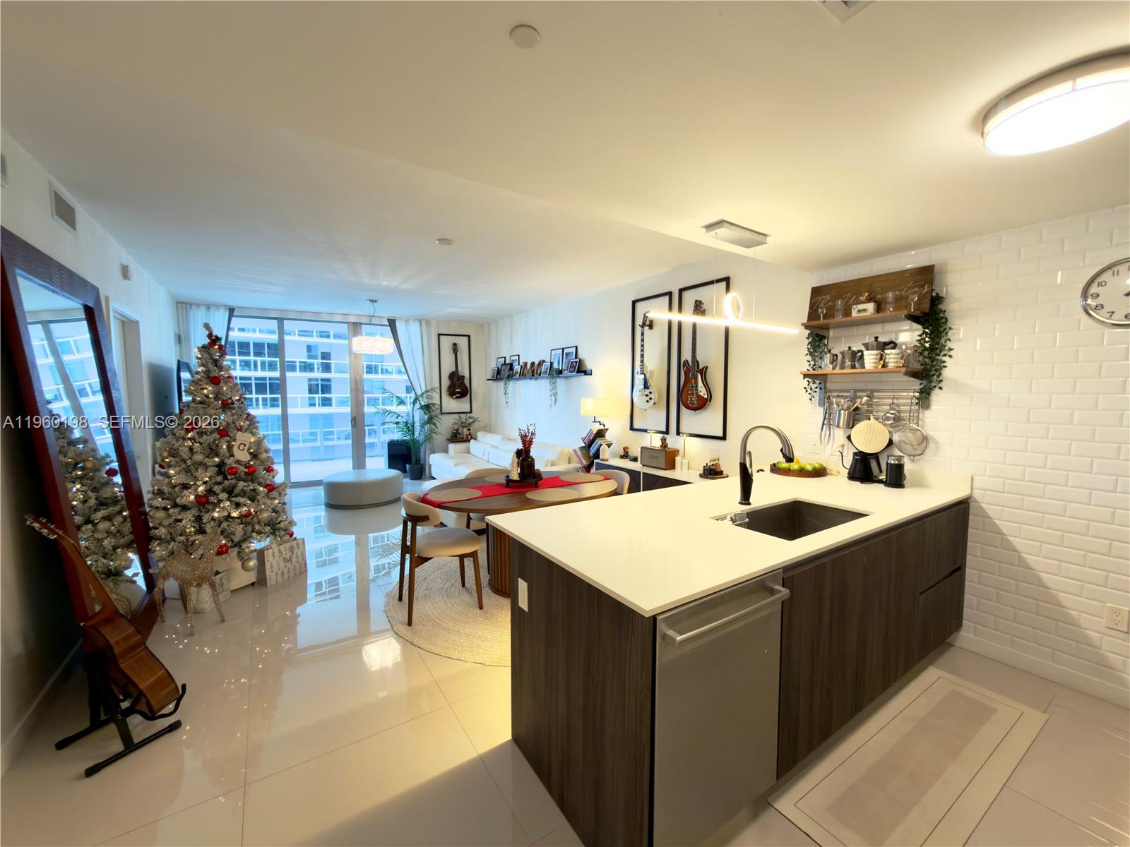 image Aria on the Bay33