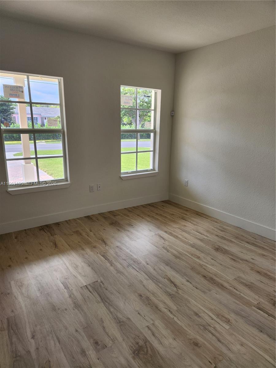 22065 Miami Ave Miami, FL 33170