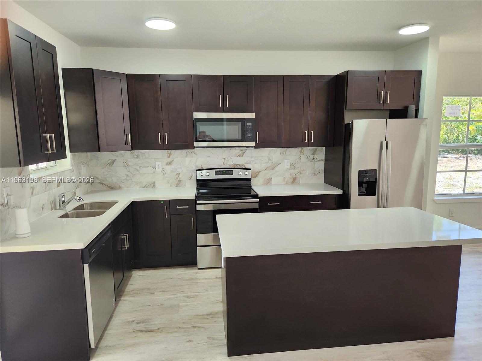 22065 Miami Ave Miami, FL 33170