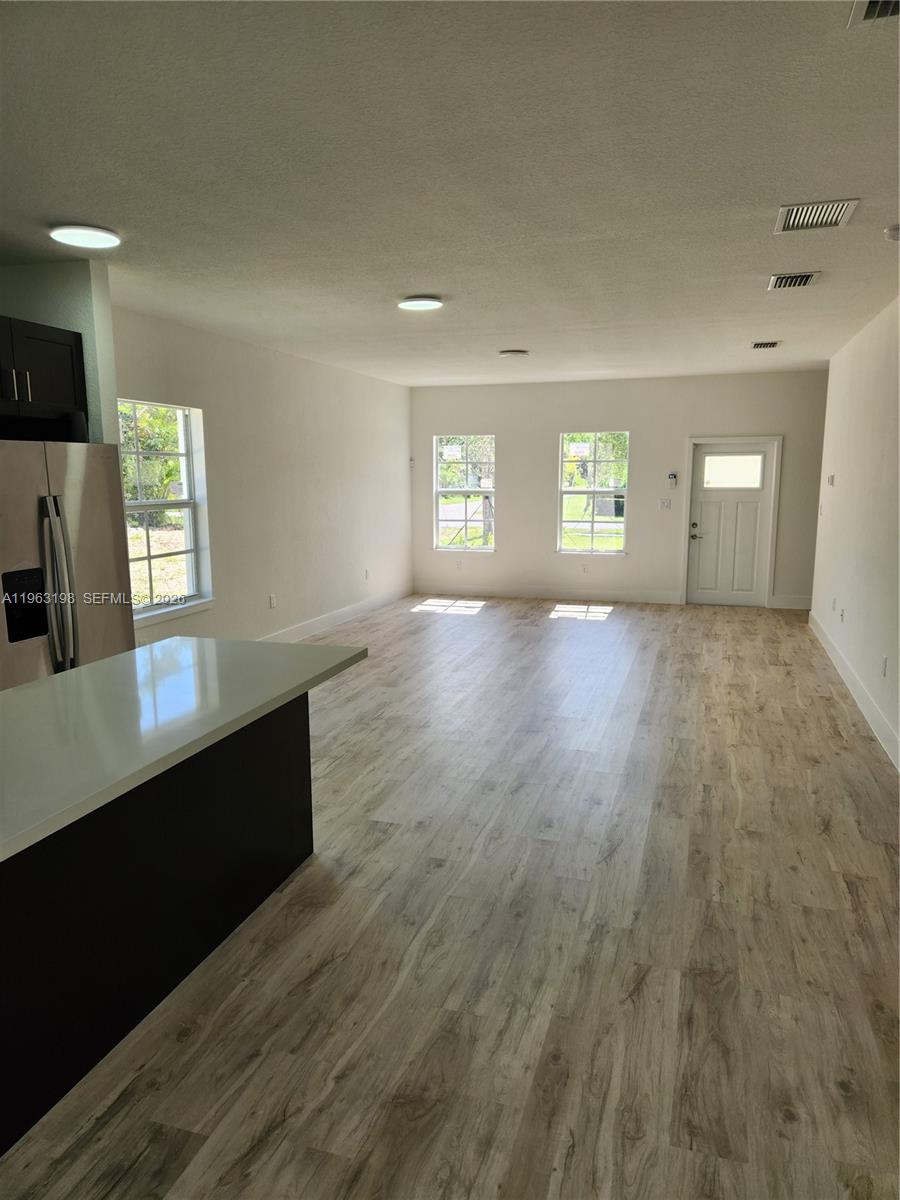 22065 Miami Ave Miami, FL 33170