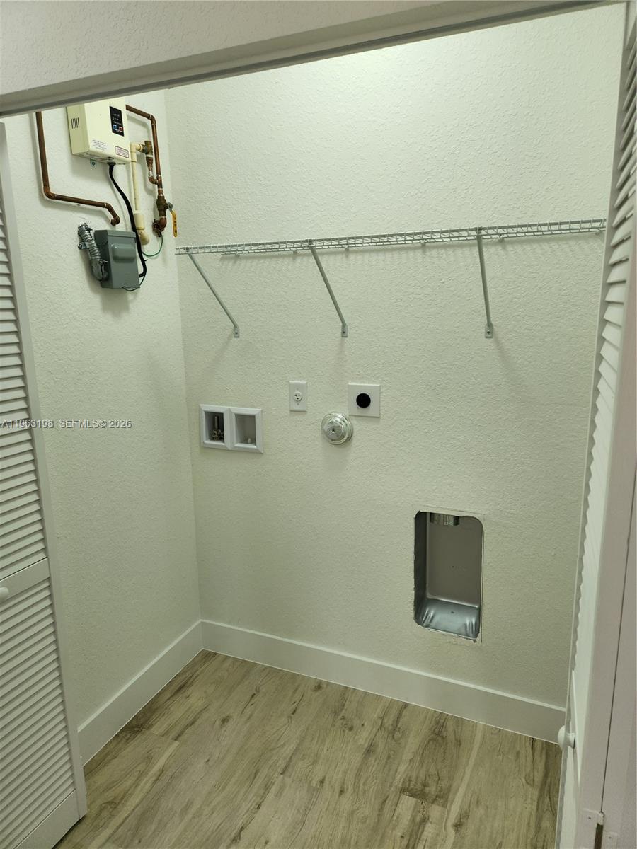 22065 Miami Ave Miami, FL 33170