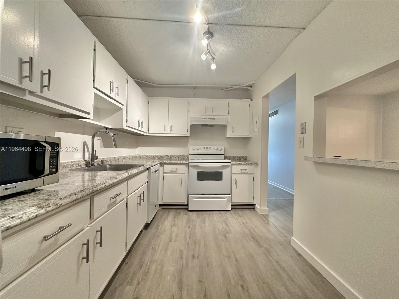 1470 NE 125th Ter #210