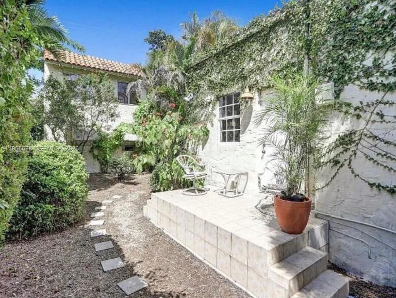 1107 Alhambra Cir Coral Gables, FL 33134