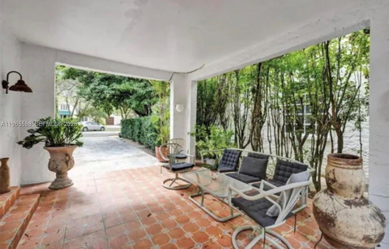 1107 Alhambra Cir Coral Gables, FL 33134