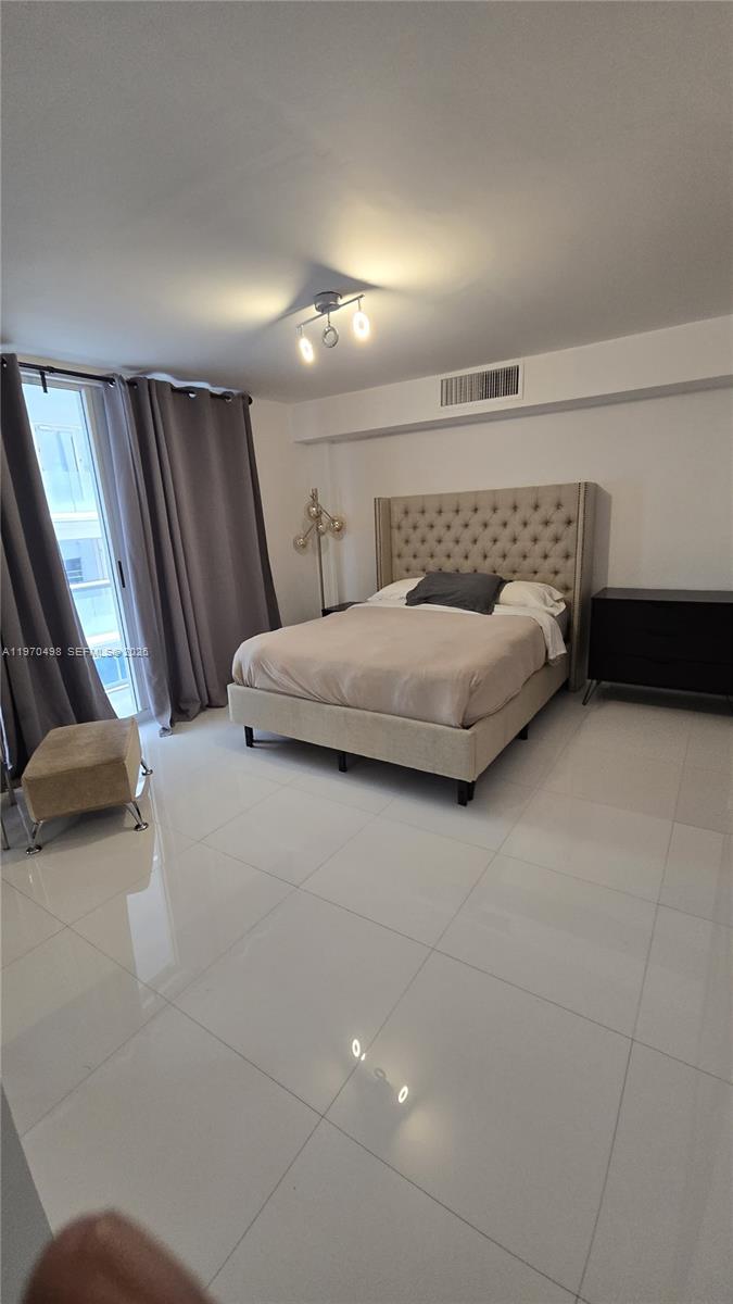 image Carlisle on the Ocean0