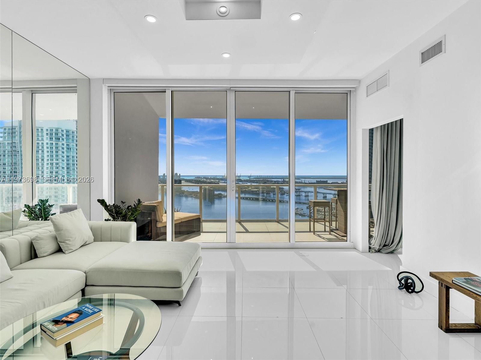 image Paramount Bay9