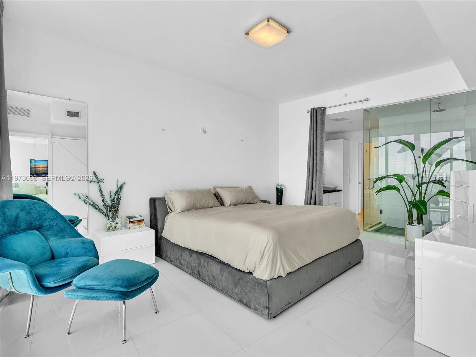 image Paramount Bay20