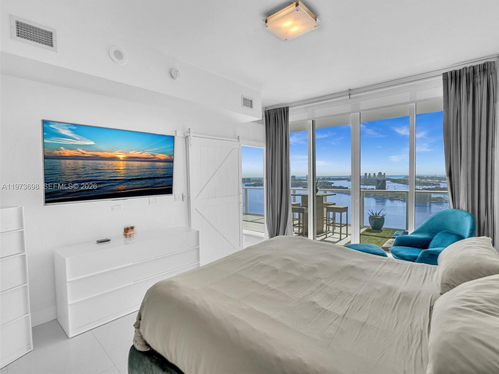 image Paramount Bay21