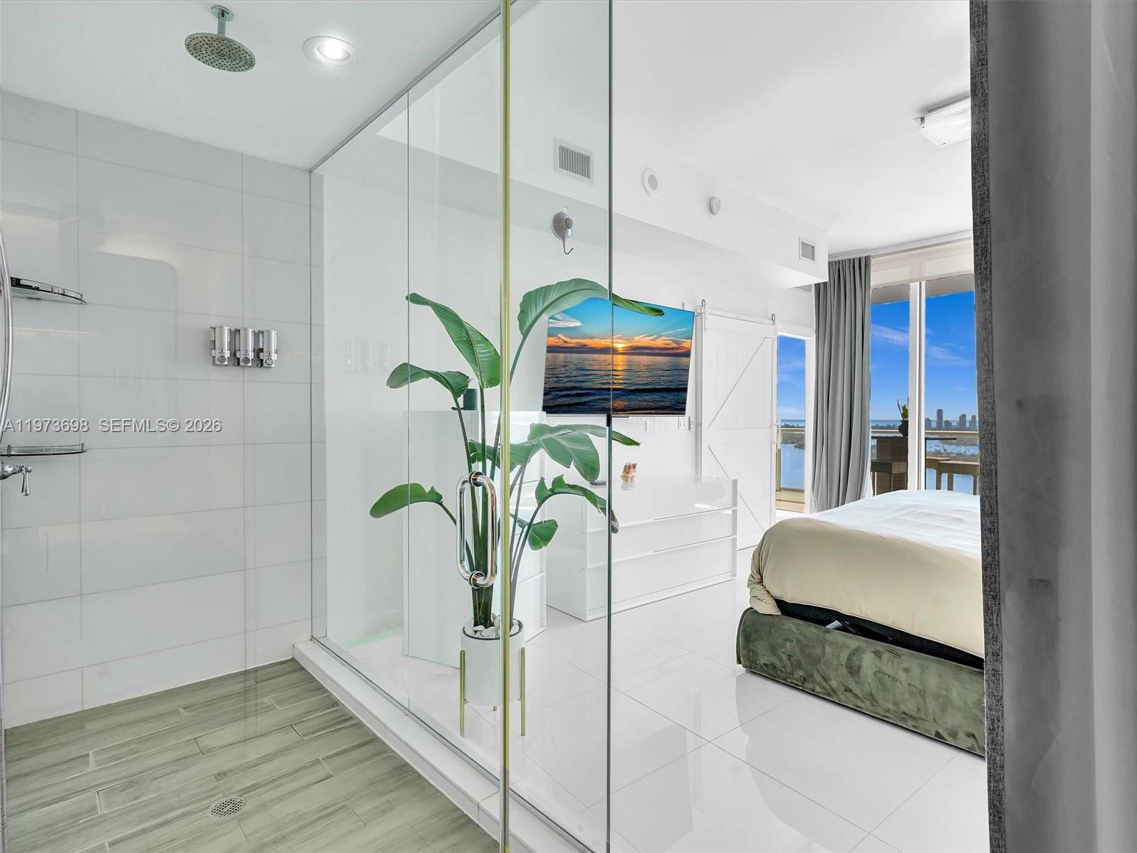 image Paramount Bay22