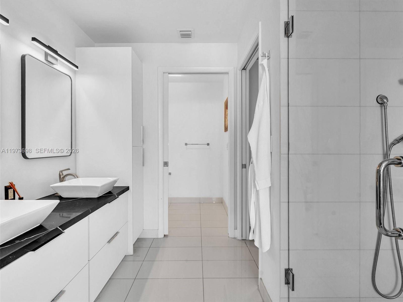 image Paramount Bay23