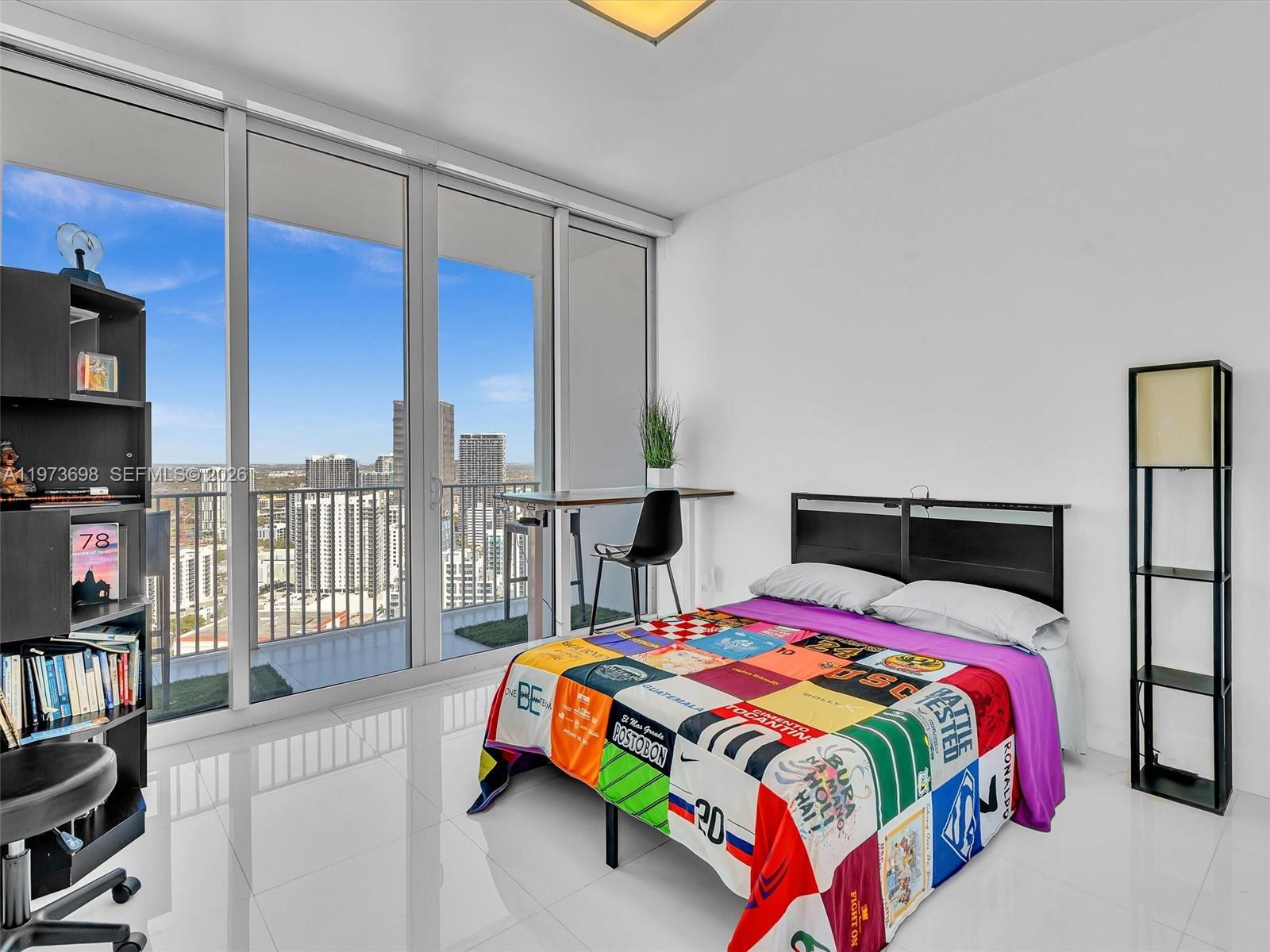 image Paramount Bay30