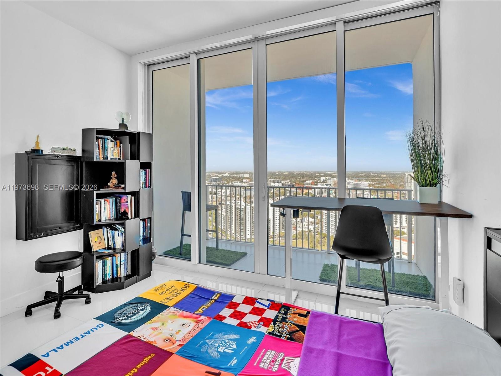 image Paramount Bay31