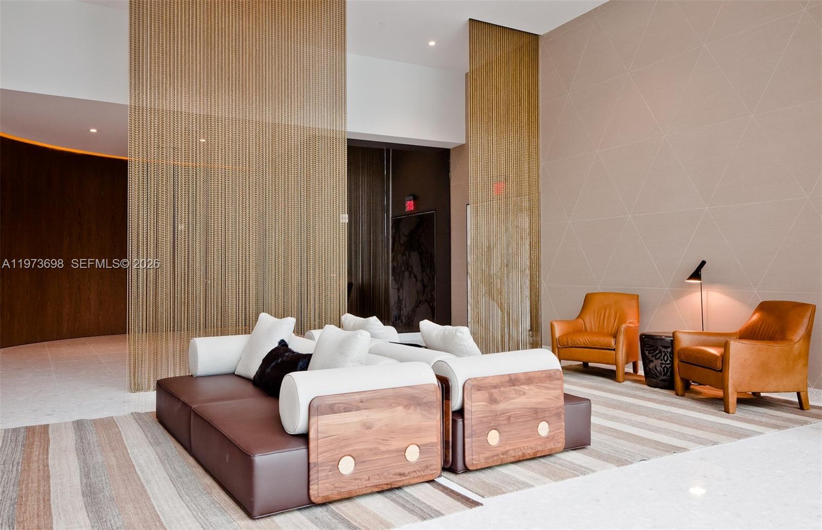 image Paramount Bay41