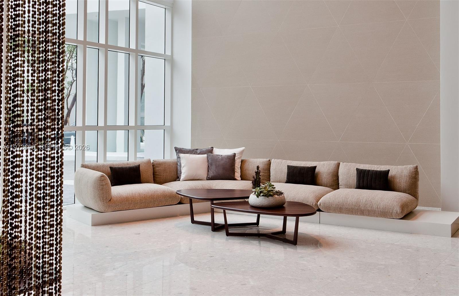 image Paramount Bay44