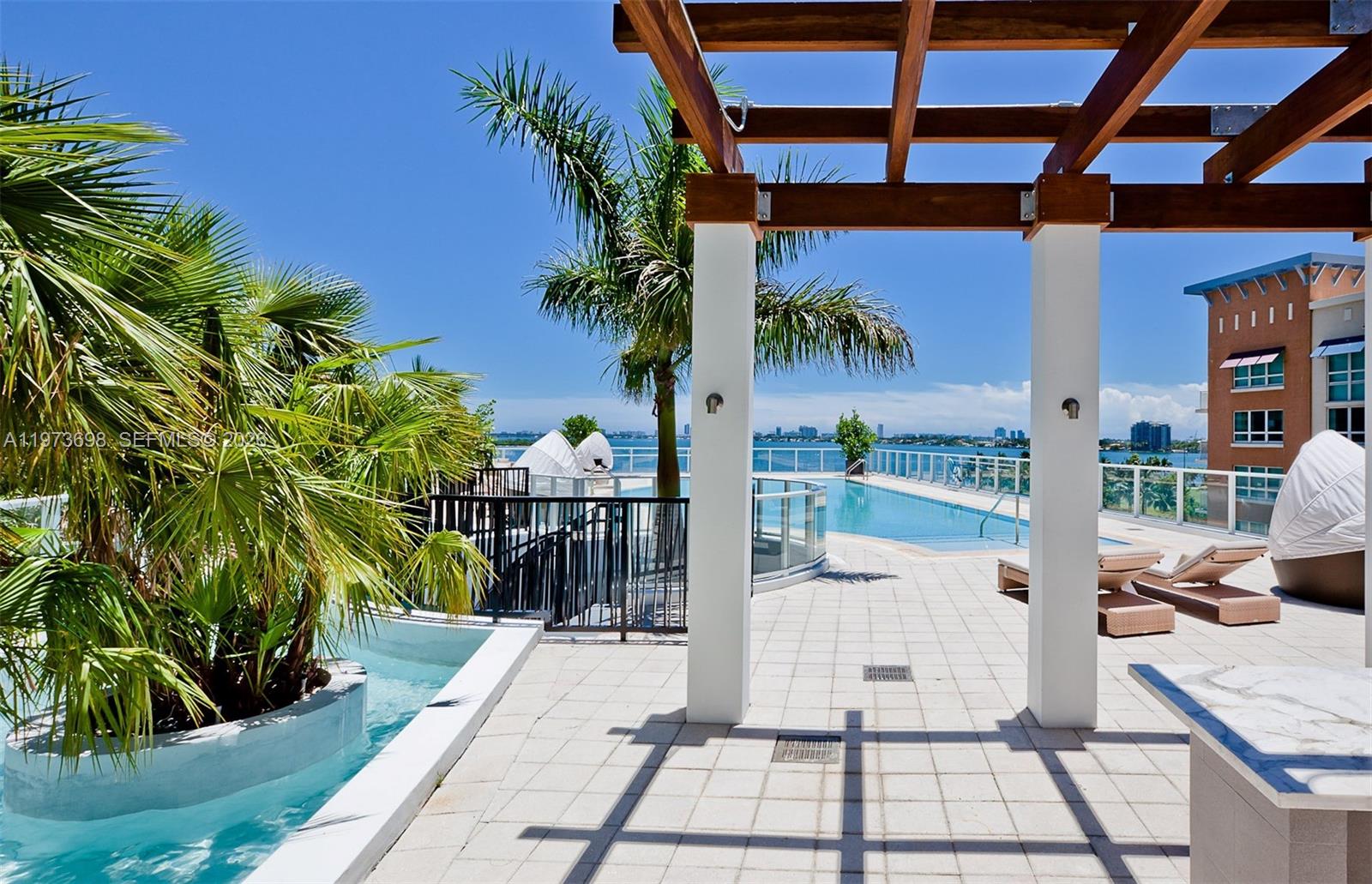 image Paramount Bay45