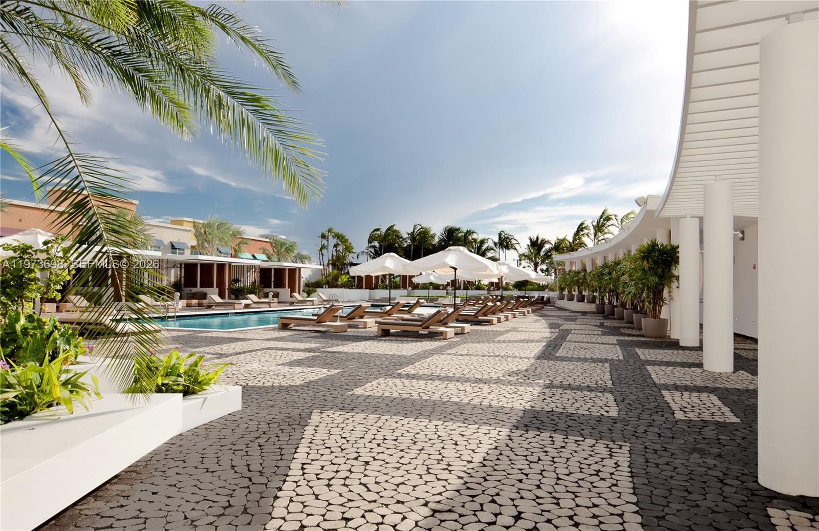 image Paramount Bay50