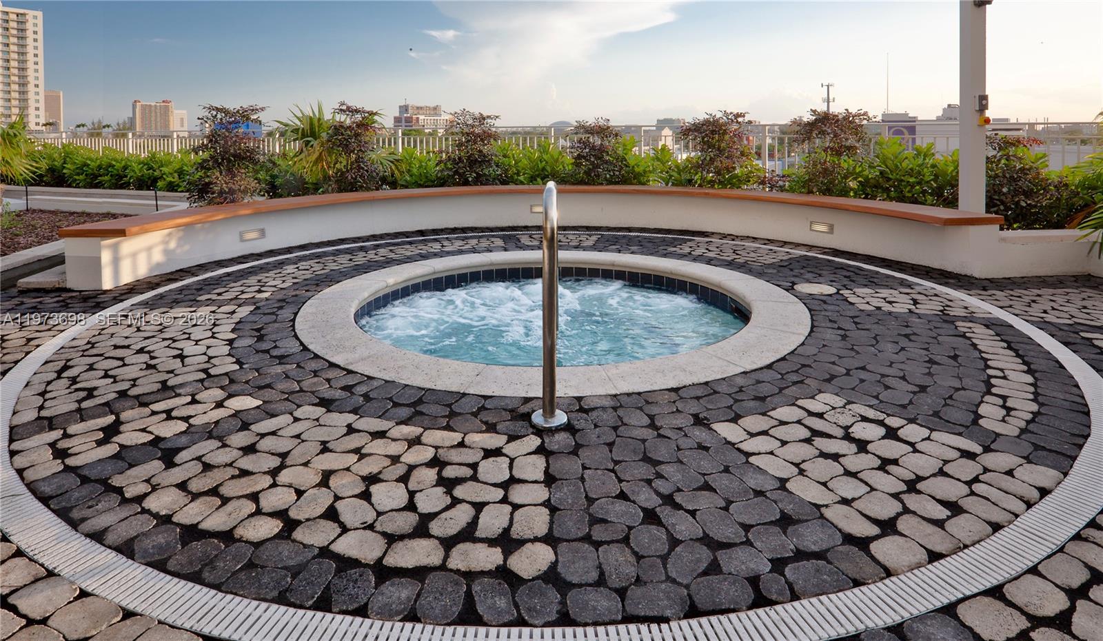 image Paramount Bay52