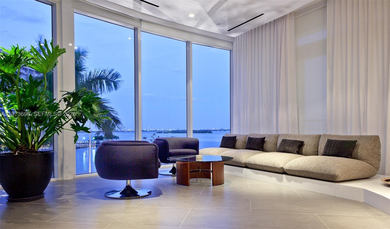 image Paramount Bay61