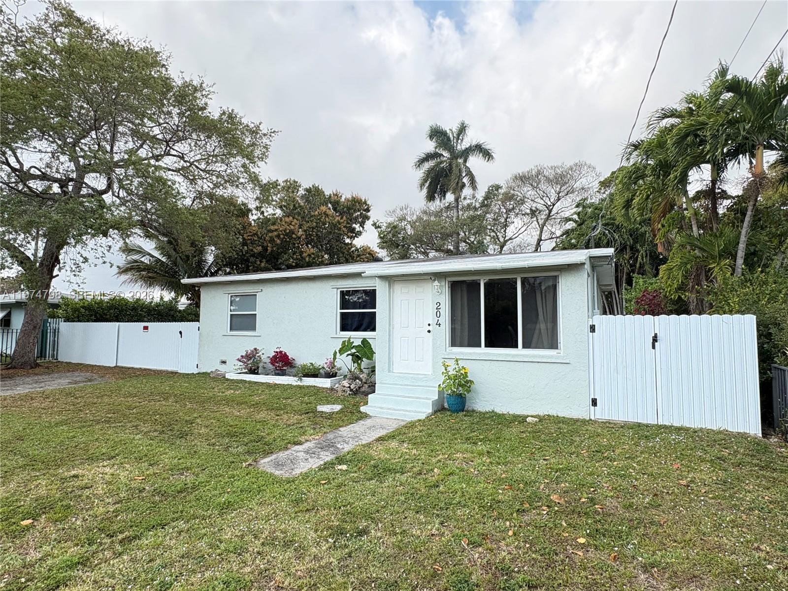 204 SW 7th Ave Hallandale Beach, FL 33009