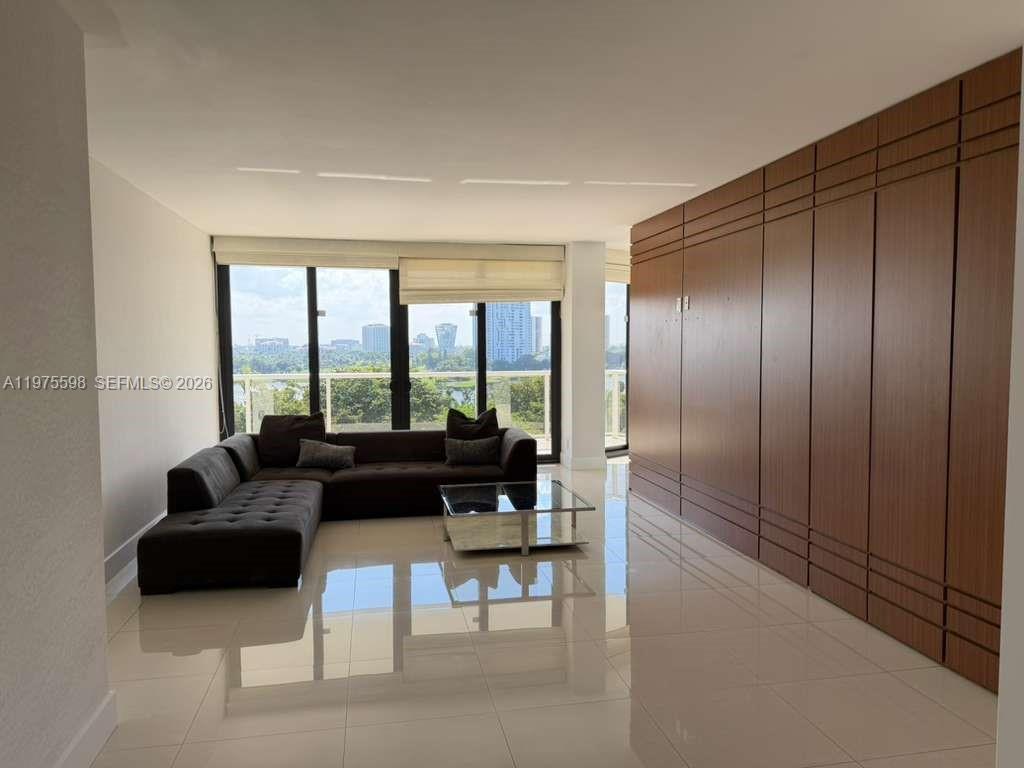 20281 E Country Clb Dr #611