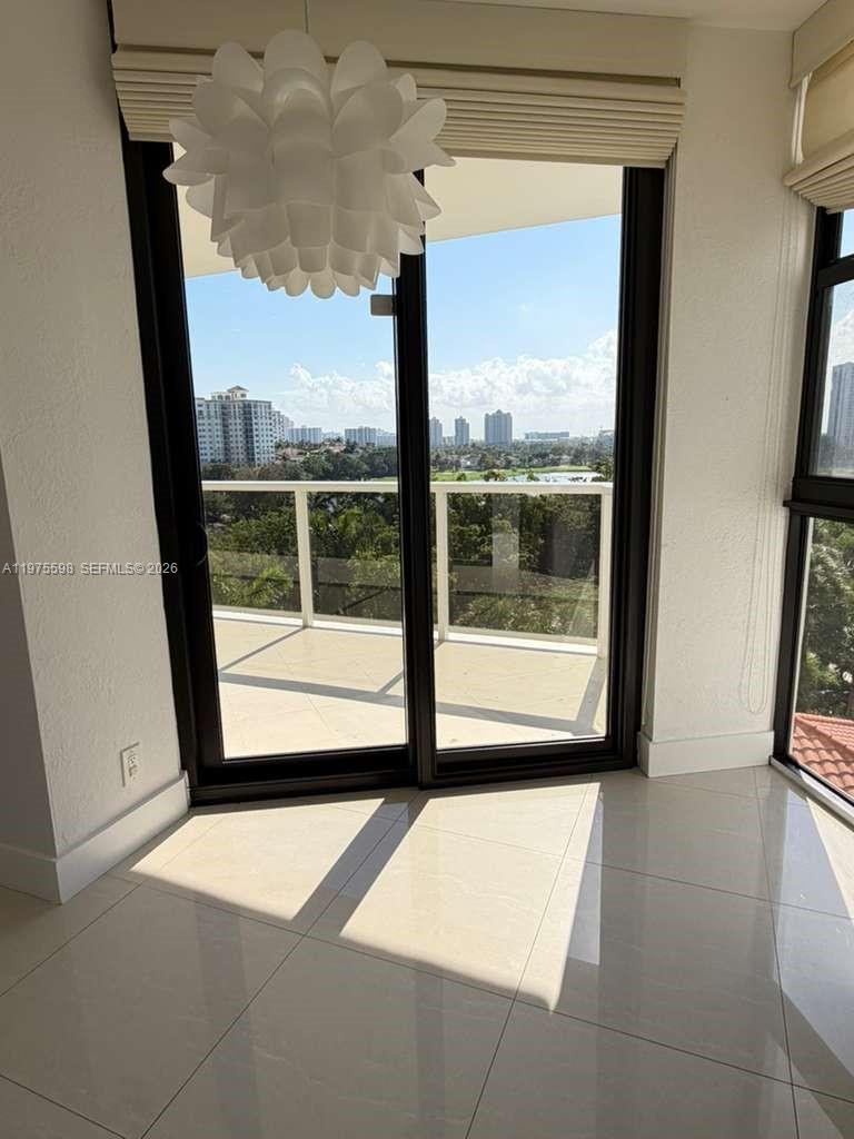 image Hamptons West10