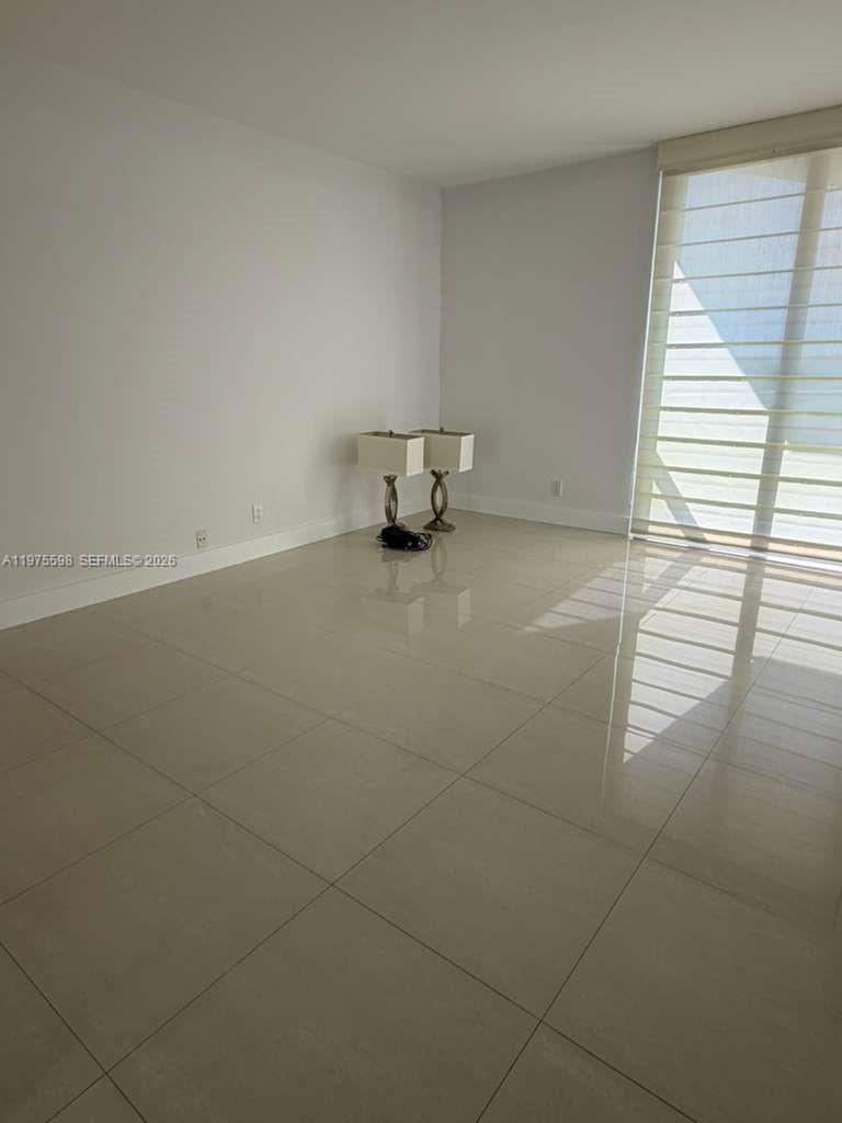 image Hamptons West13