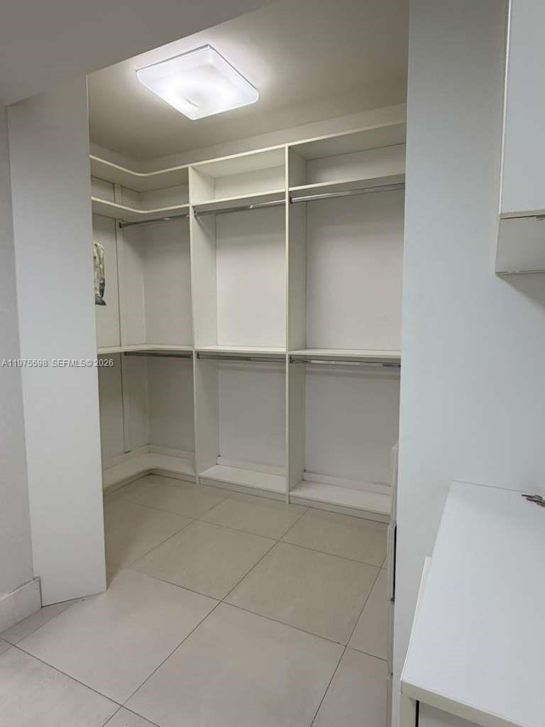 image Hamptons West14