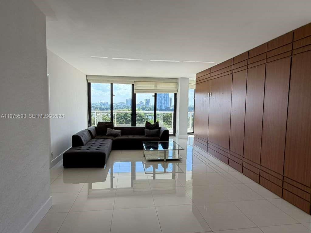 image Hamptons West1