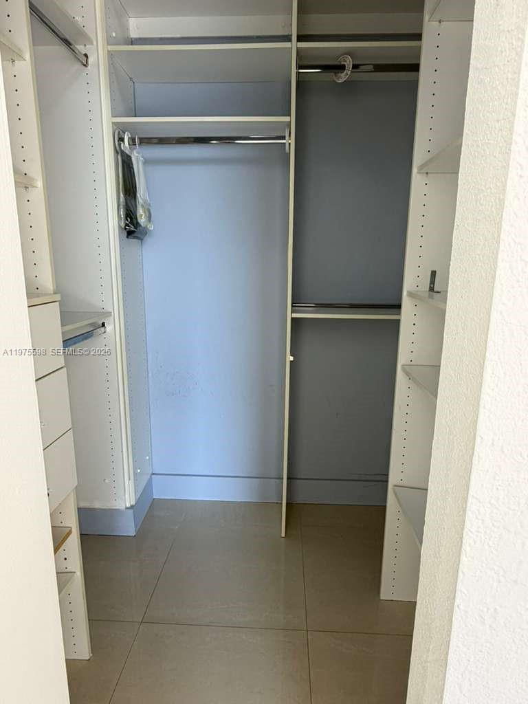 image Hamptons West20