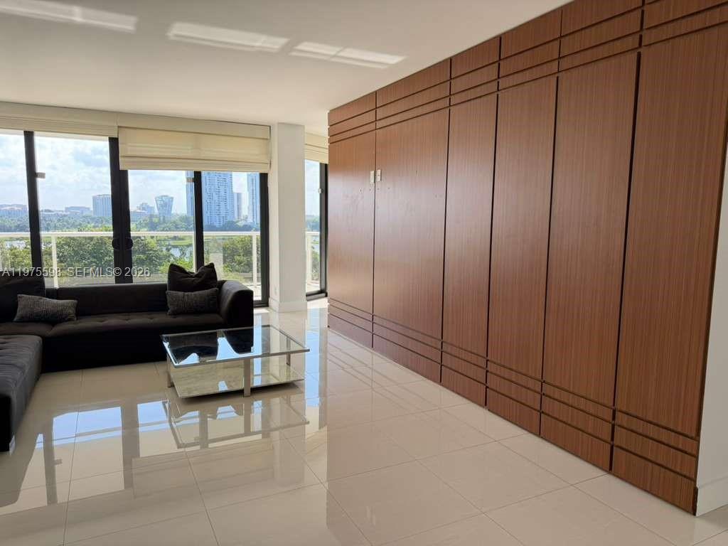 image Hamptons West3