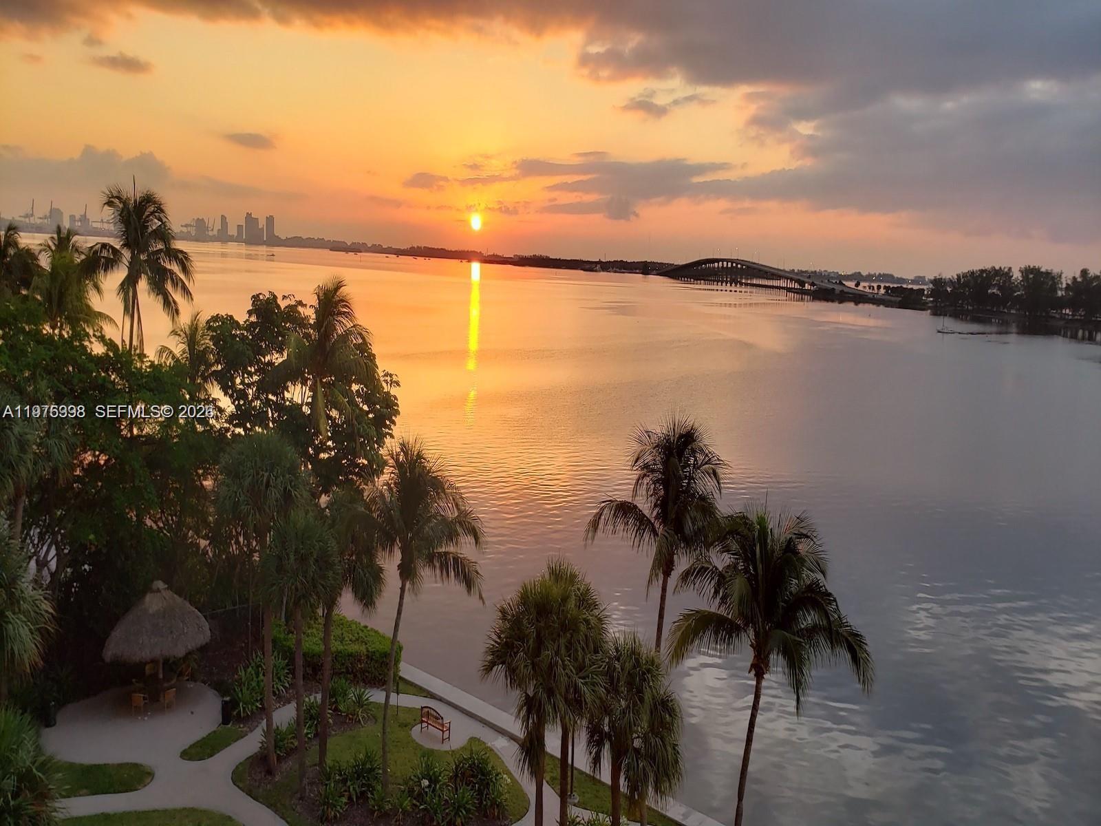 2451 Brickell Ave #18F