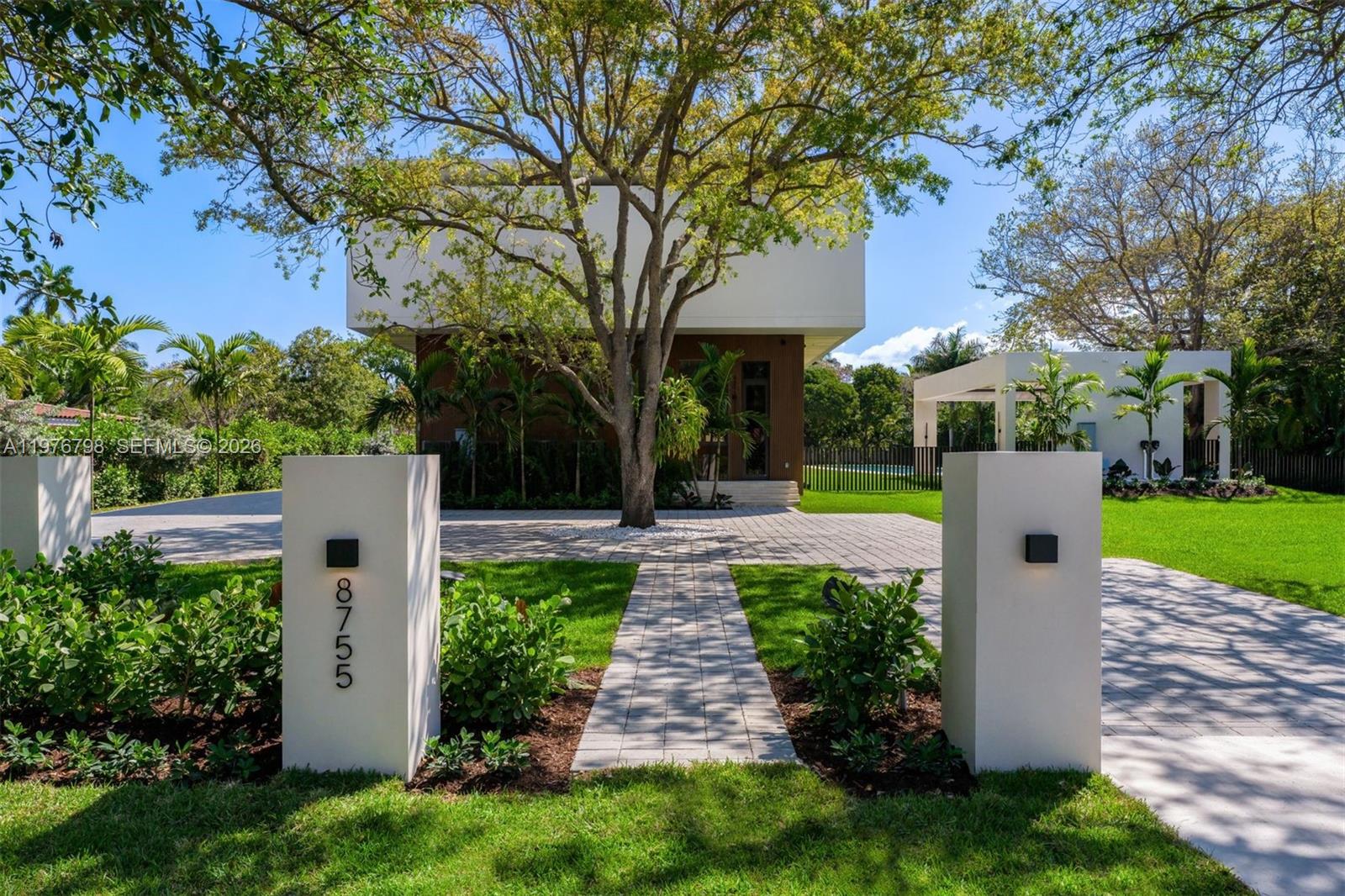 8755 SW 54th Ave Miami, FL 33143