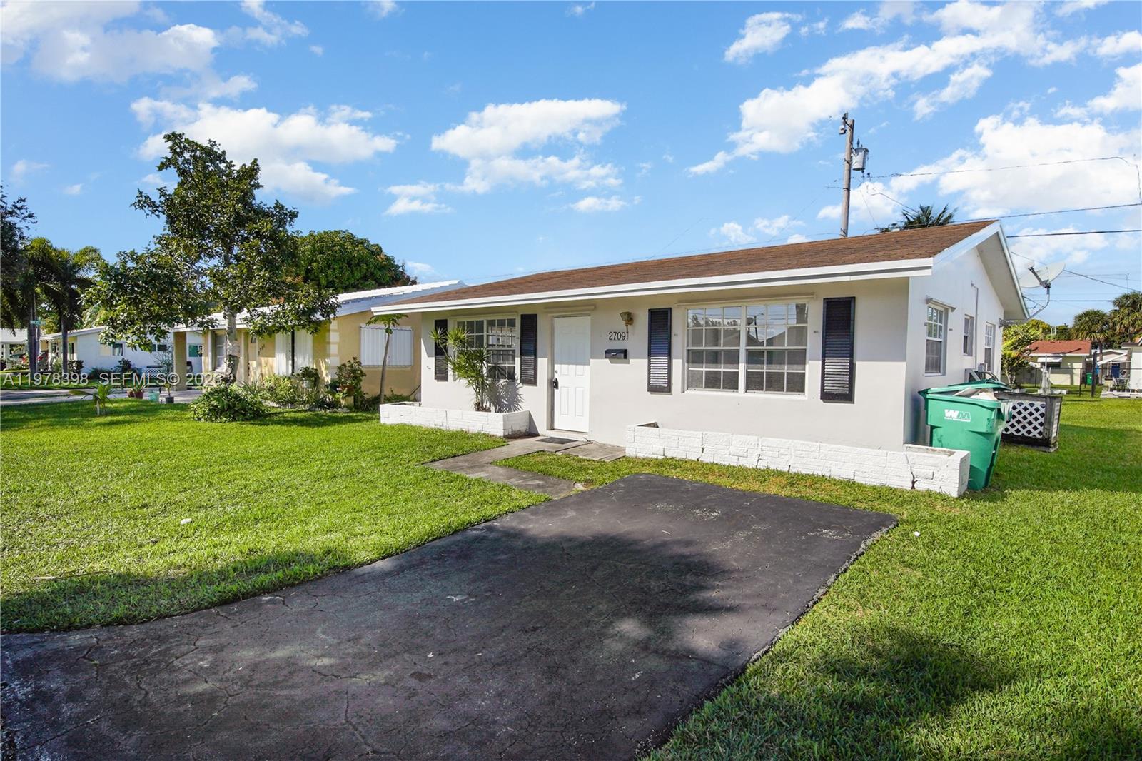 2709 NW 54th St Tamarac, FL 33309