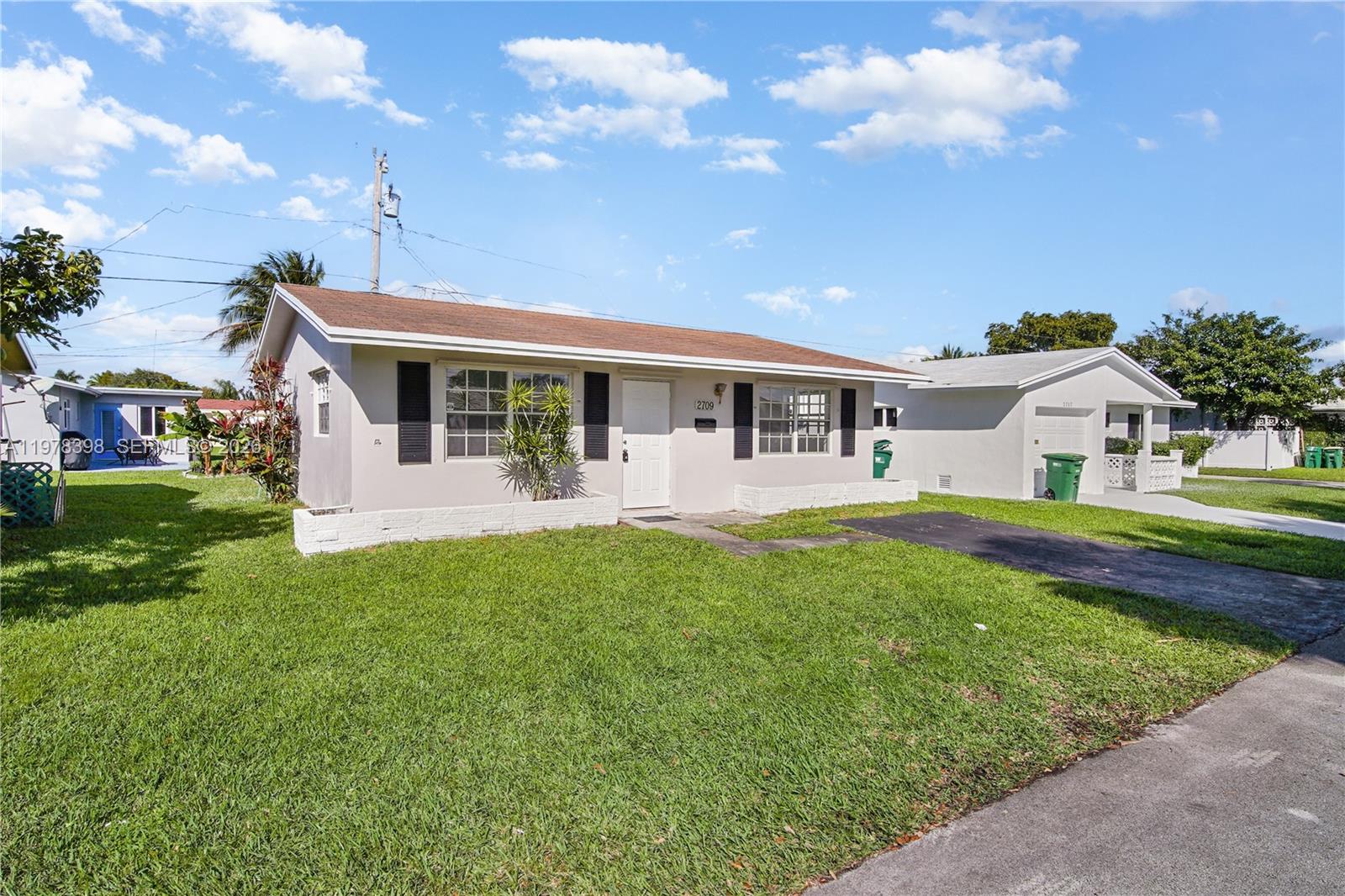 2709 NW 54th St Tamarac, FL 33309