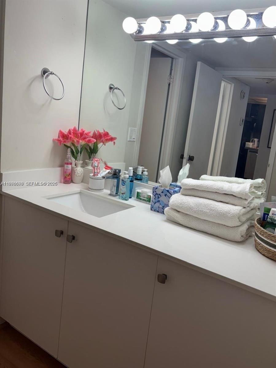 image Arlen House East11