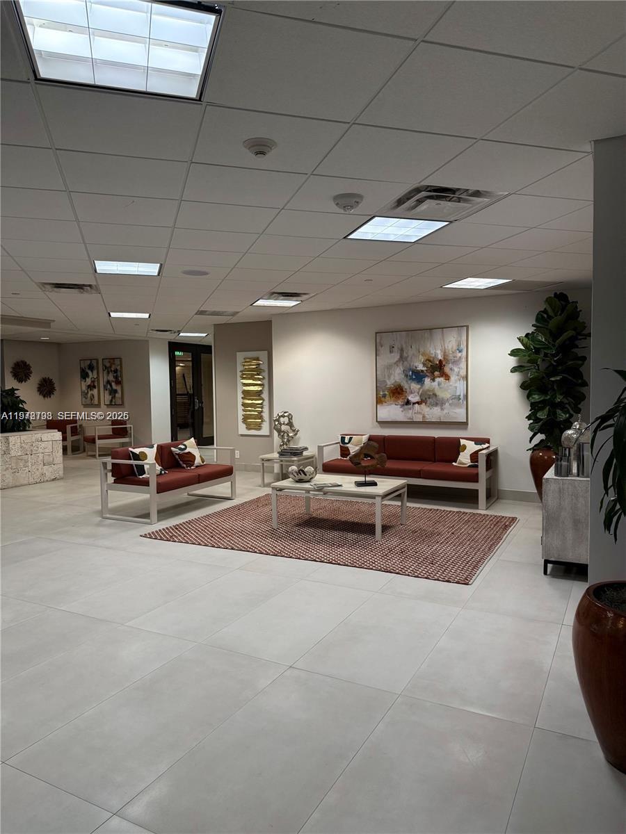 2555 Collins Ave #506 Miami Beach, FL 33140