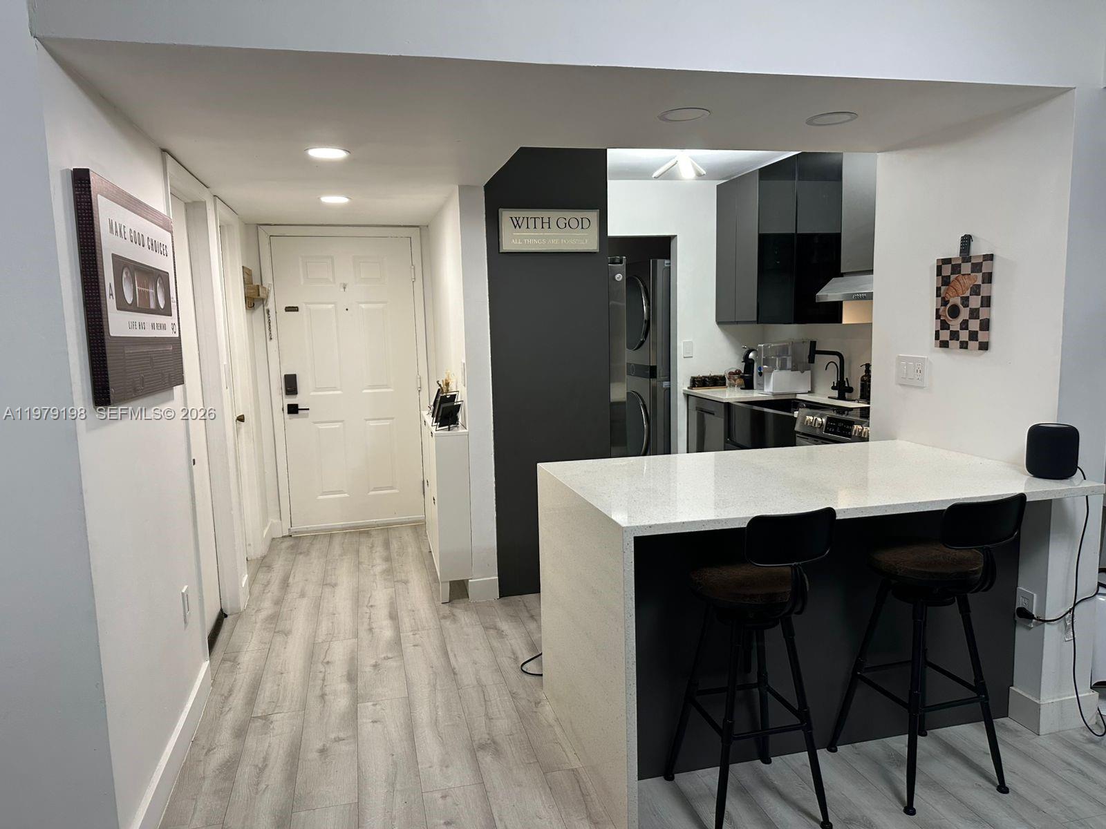 931 NE 199th St #102-22