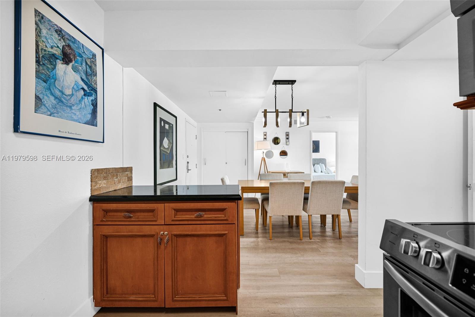 5225 Collins Ave #1214 Miami Beach, FL 33140