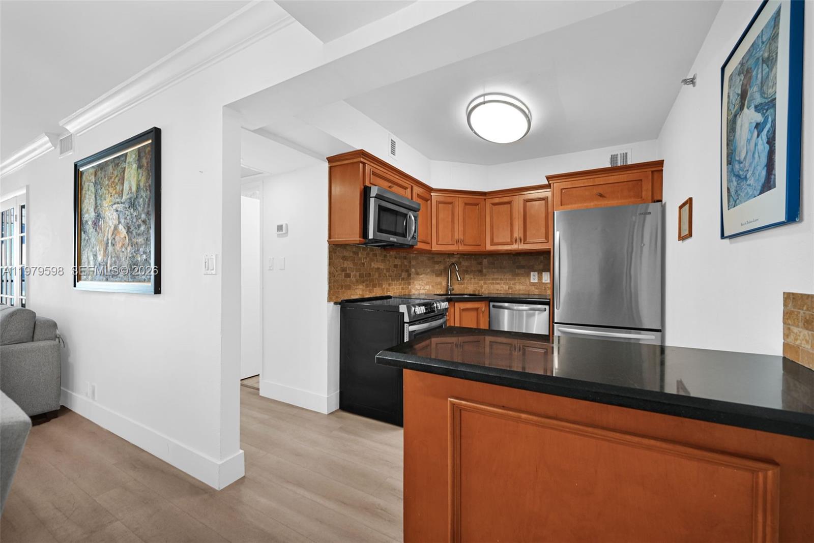 5225 Collins Ave #1214 Miami Beach, FL 33140