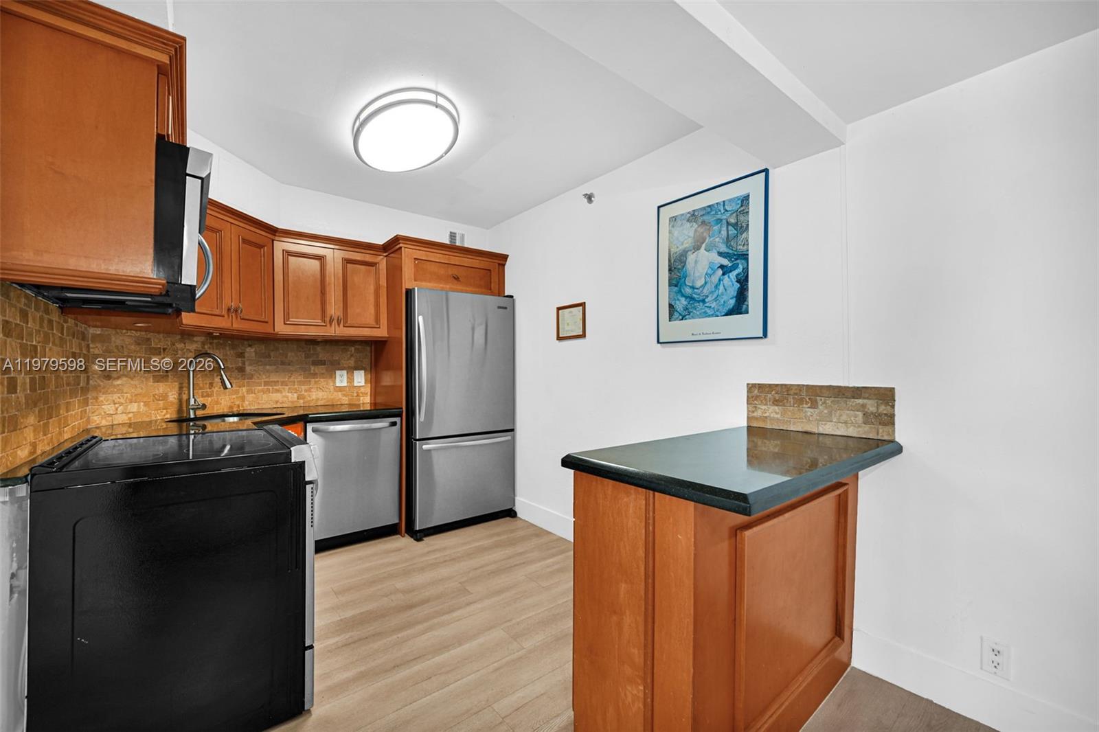 5225 Collins Ave #1214 Miami Beach, FL 33140