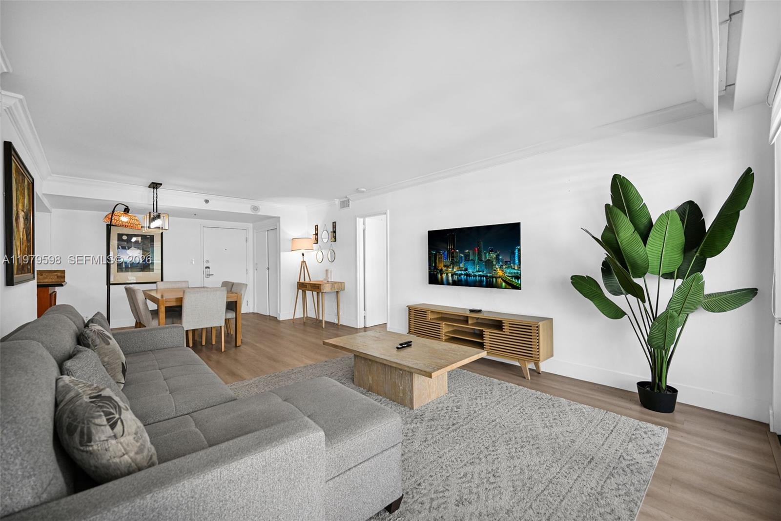 5225 Collins Ave #1214 Miami Beach, FL 33140