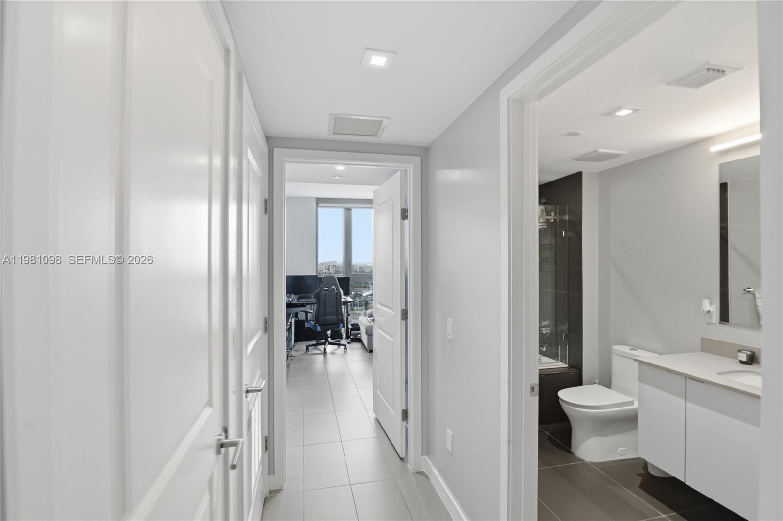 1600 NE 1st Ave #1610 Miami, FL 33132