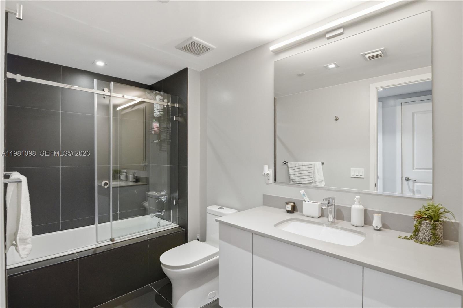 1600 NE 1st Ave #1610 Miami, FL 33132