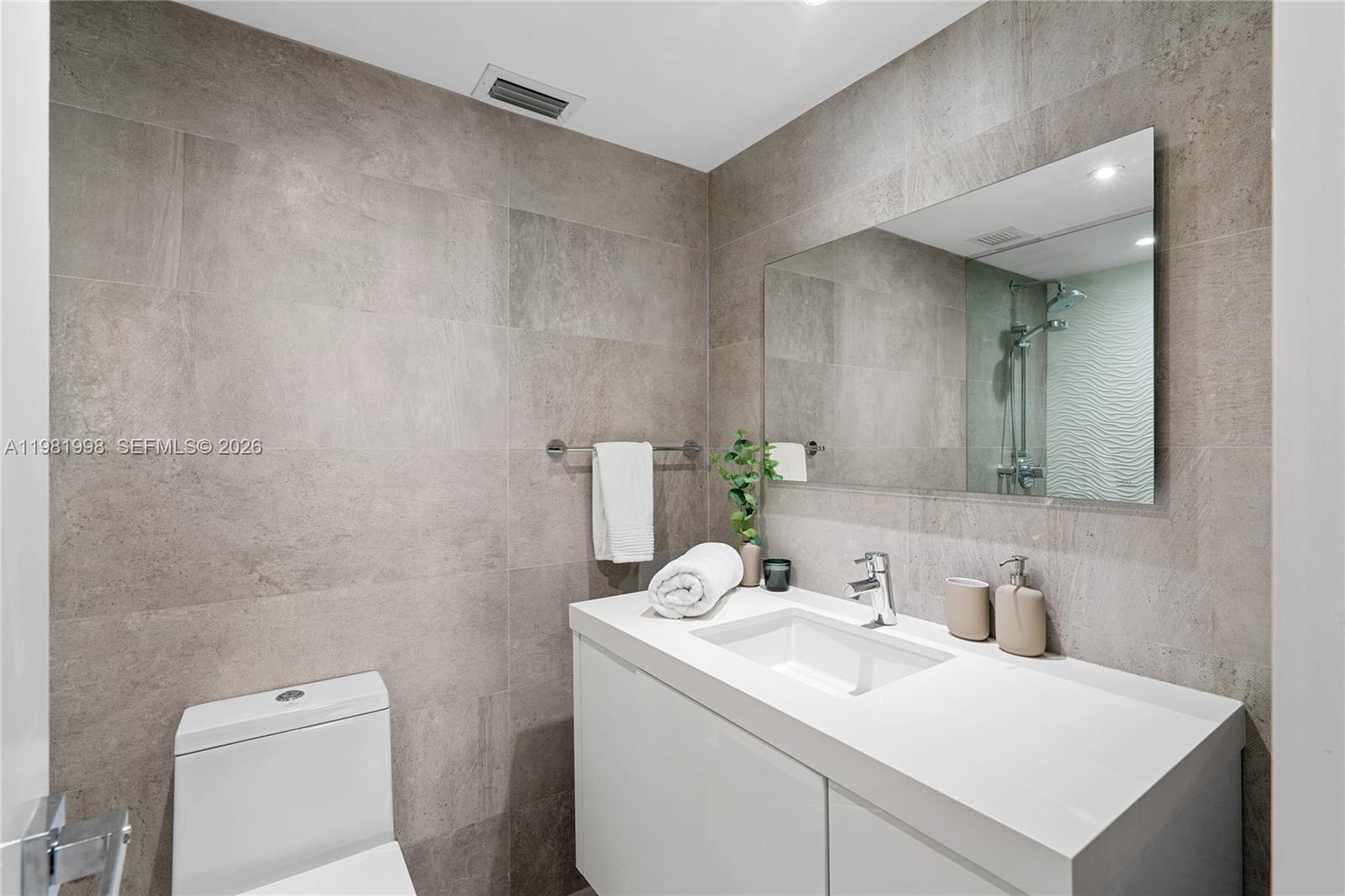 image Commodore Club East15