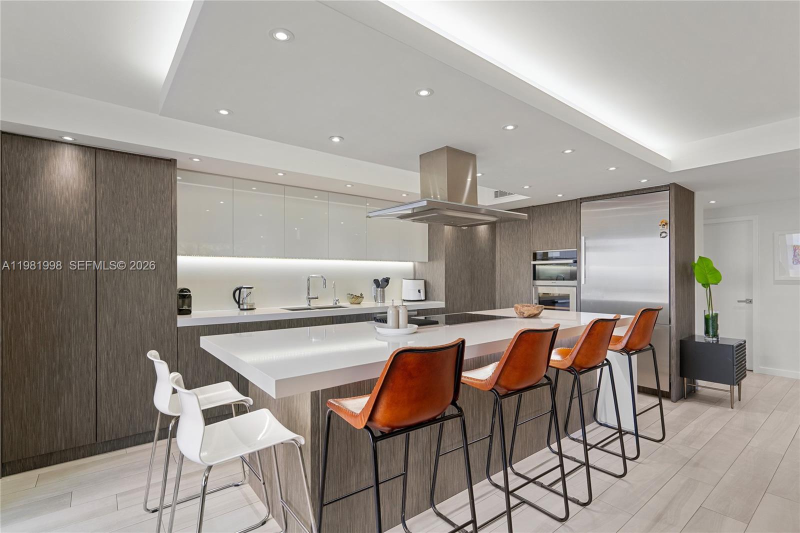 image Commodore Club East25