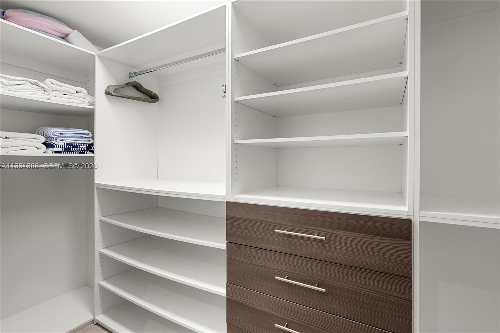 image Commodore Club East28