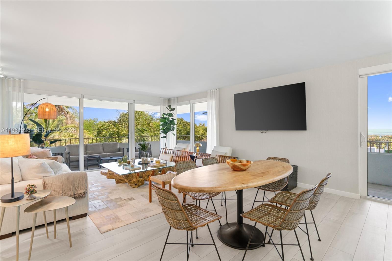 image Commodore Club East2