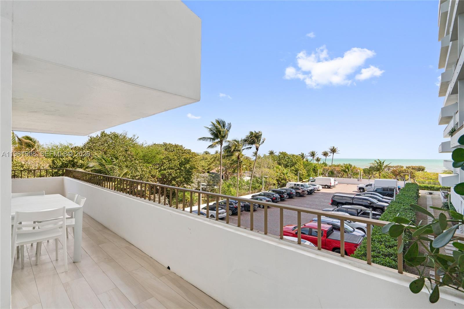 image Commodore Club East33