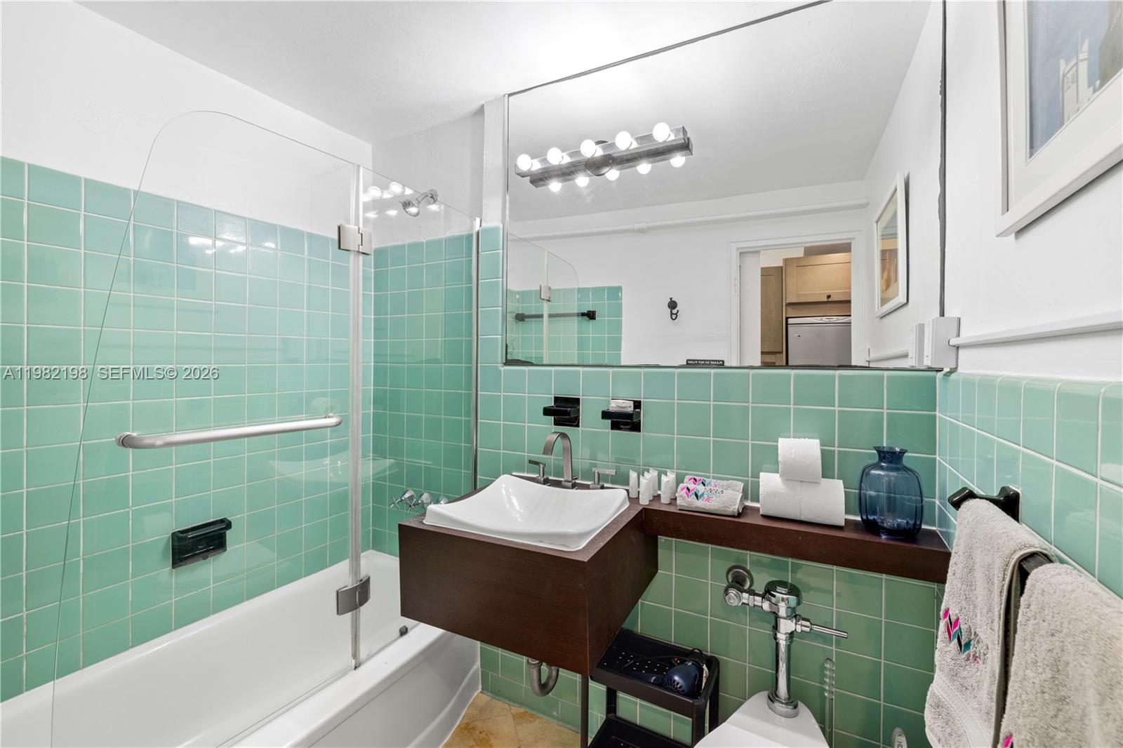 255 W 24th St #501 Miami Beach, FL 33140