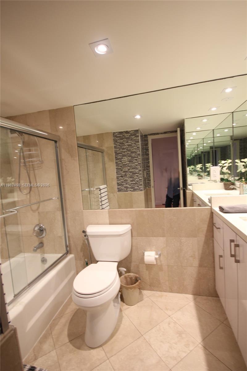 5161 Collins Ave #1004 Miami Beach, FL 33140